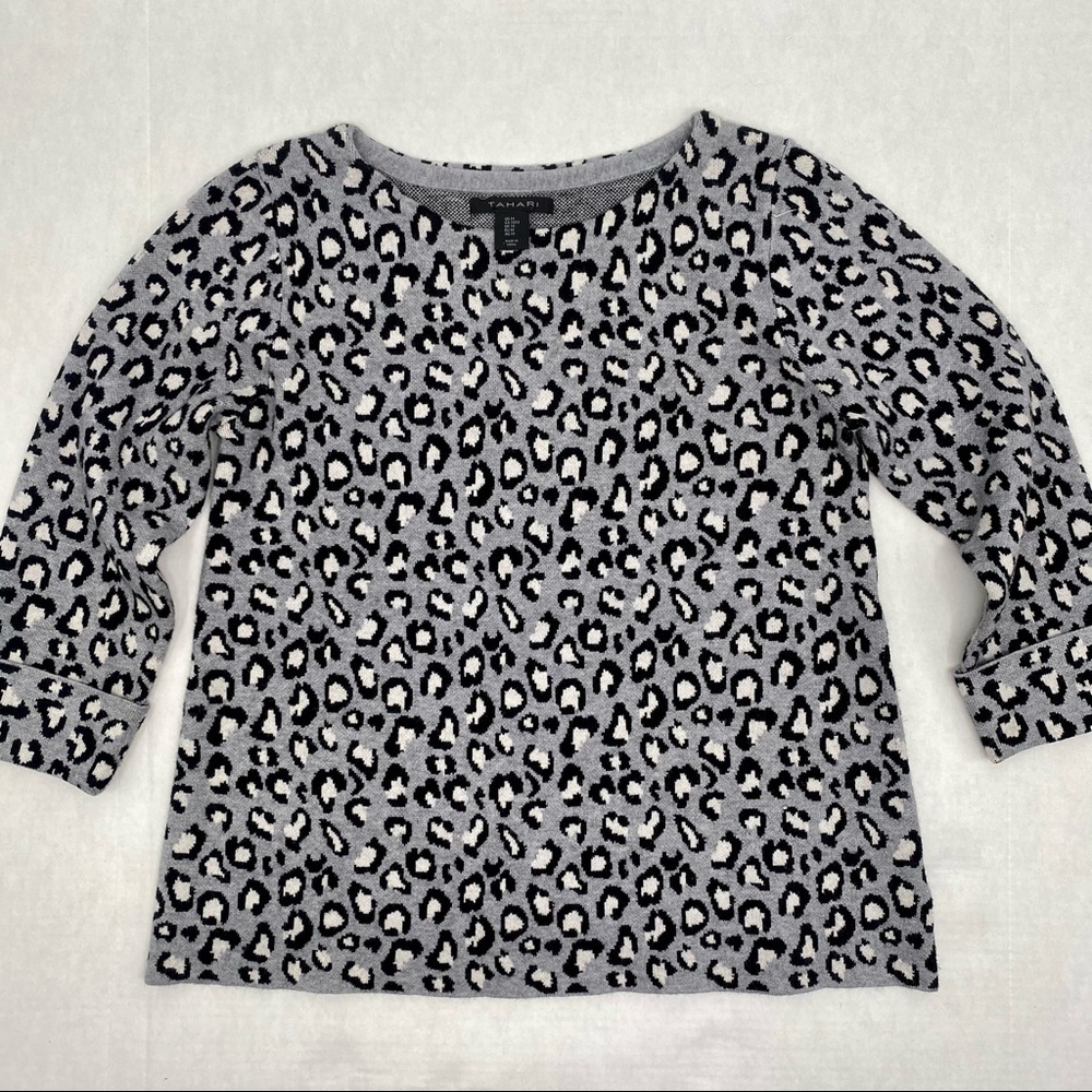 Tahari leopard animal print 3/4 sleeve sweater